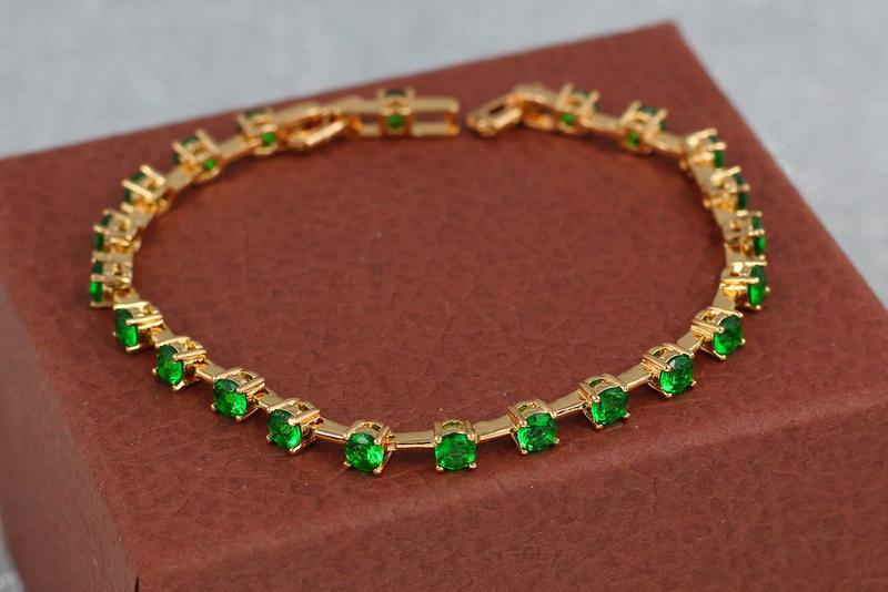 Браслет xuping jewelry с зелеными  камнями 21 см 4 мм золотистый