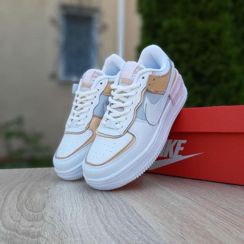 Белые кроссовки Nike 2020