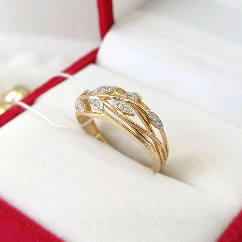 Золотое кольцо с бриллиантами веточка