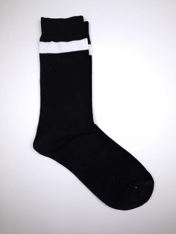 Носки молодежные черные с горизонтальной полосой белого цвета