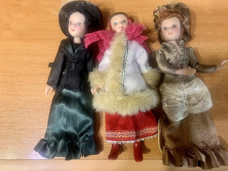 Три чарівні куколки