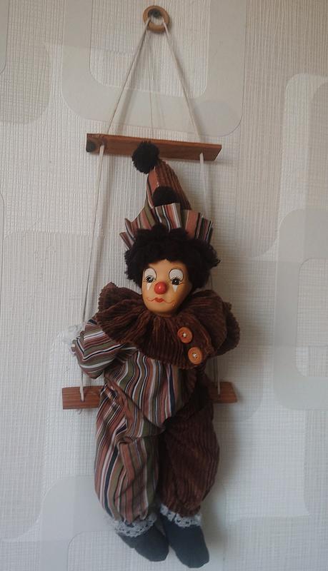 Винтажный клоун на качели из германии