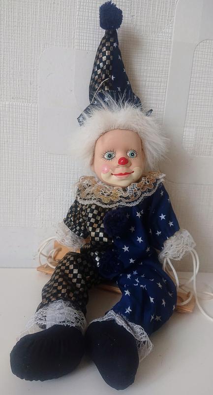 Интерьерный винтажный клоун на качели из германии