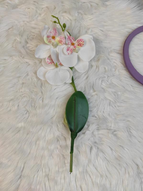 Искусственная орхидея белая с розовым
