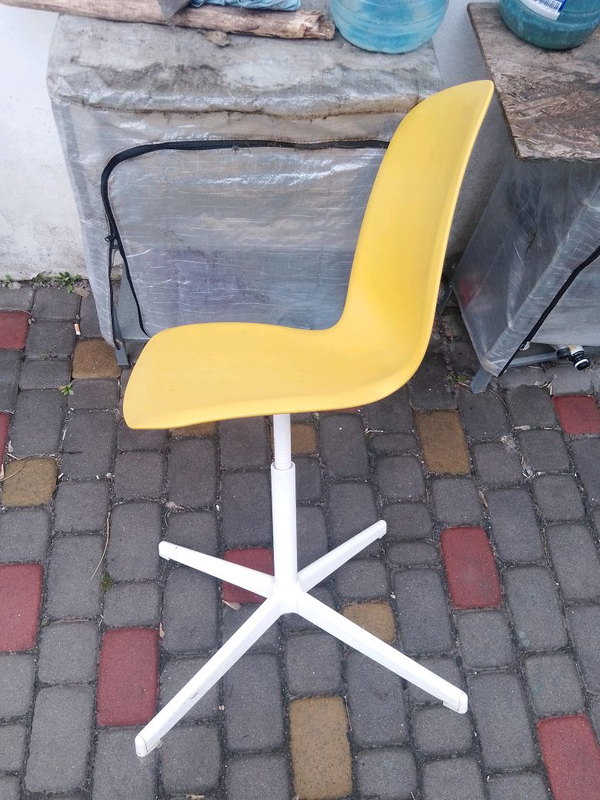 Кресло пластиковое Икеа