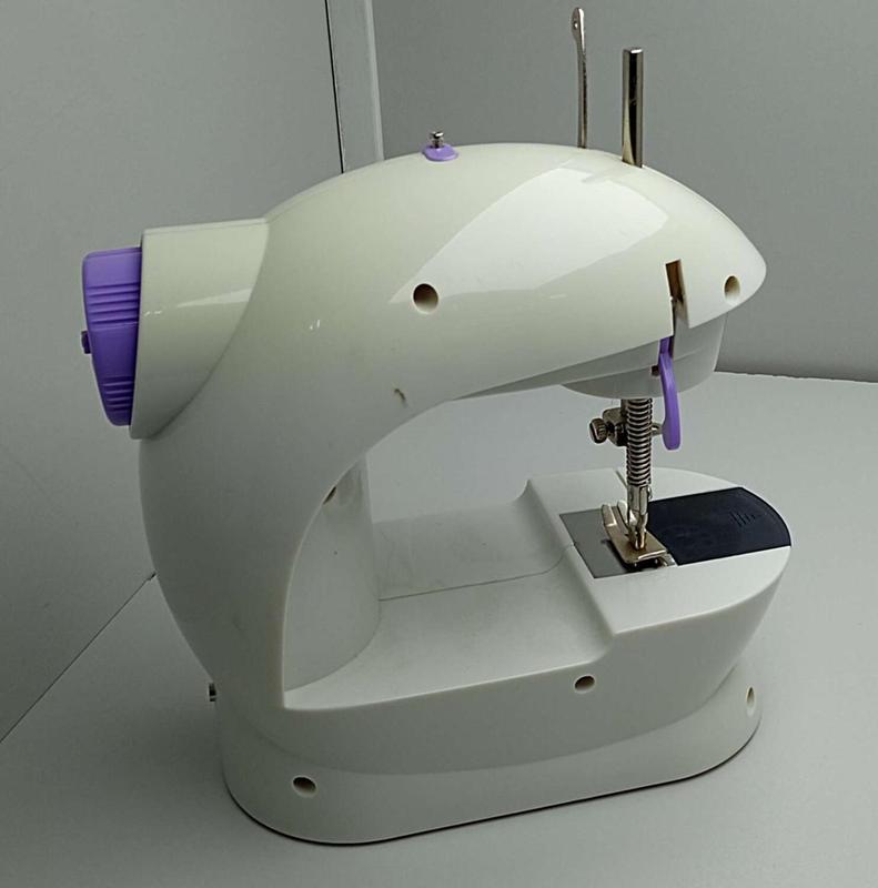 Швейна машина Б/У Mini Sewing Machine SM202A 4 в 1 380 ₴, купити на