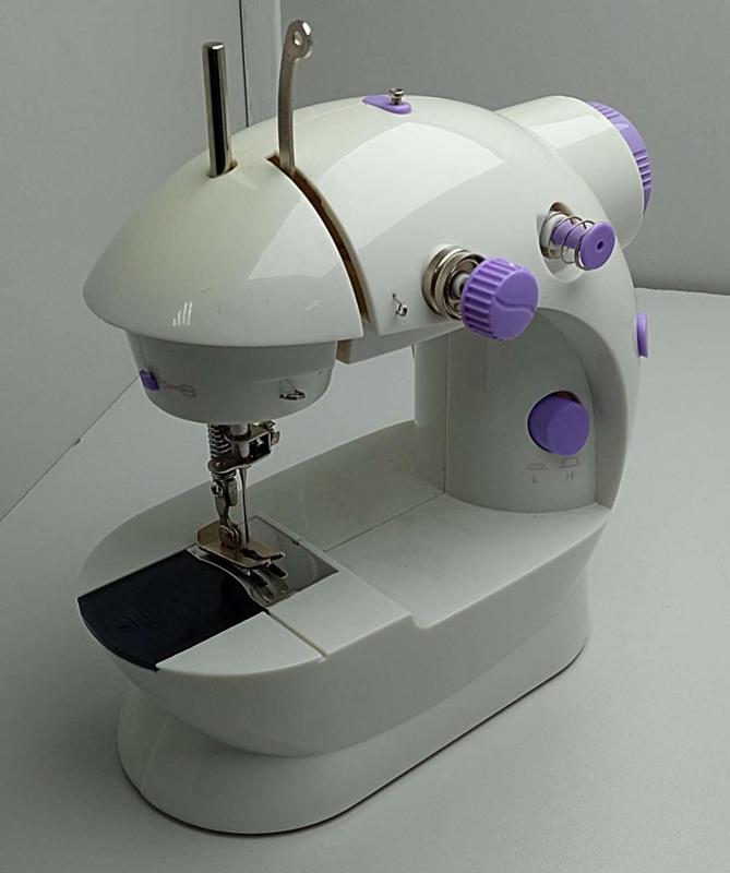 Швейна машина Б/У Mini Sewing Machine SM202A 4 в 1 380 ₴, купити на