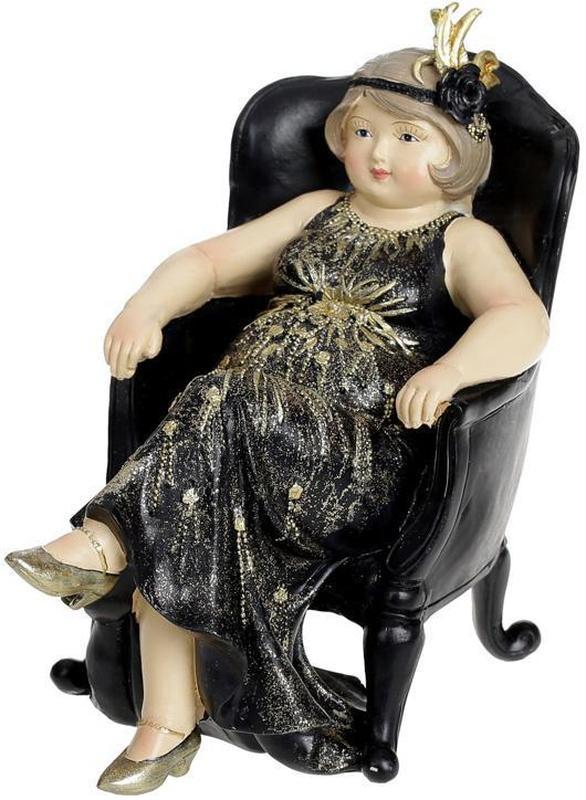 Дама в кресле статуэтка