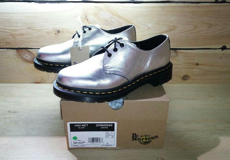 dr martens 1461 metallic