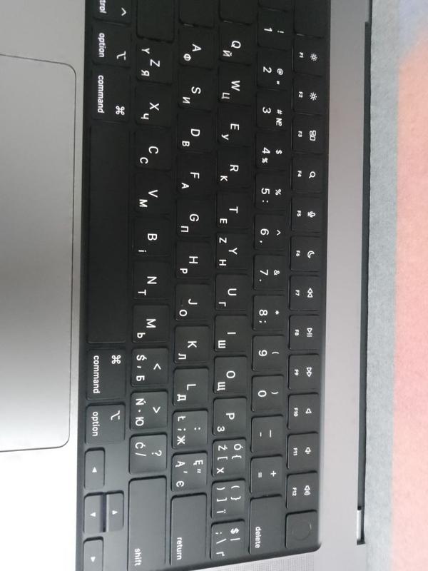 Лазерне гравіювання клавіатур MacBook