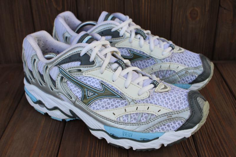 mizuno wave nirvana 2
