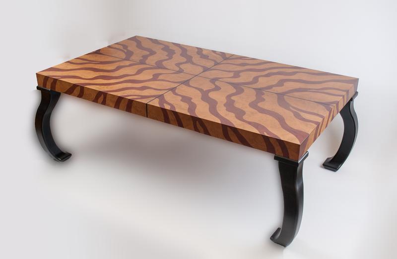 Дизайнерский обеденный стол из дерева для кухни и столовой.