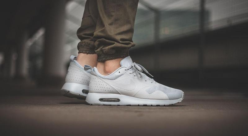 White store nike tavas