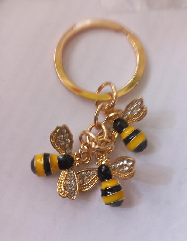 Брелок на ключи золотистый металл насекомое пчела пчелка камешки