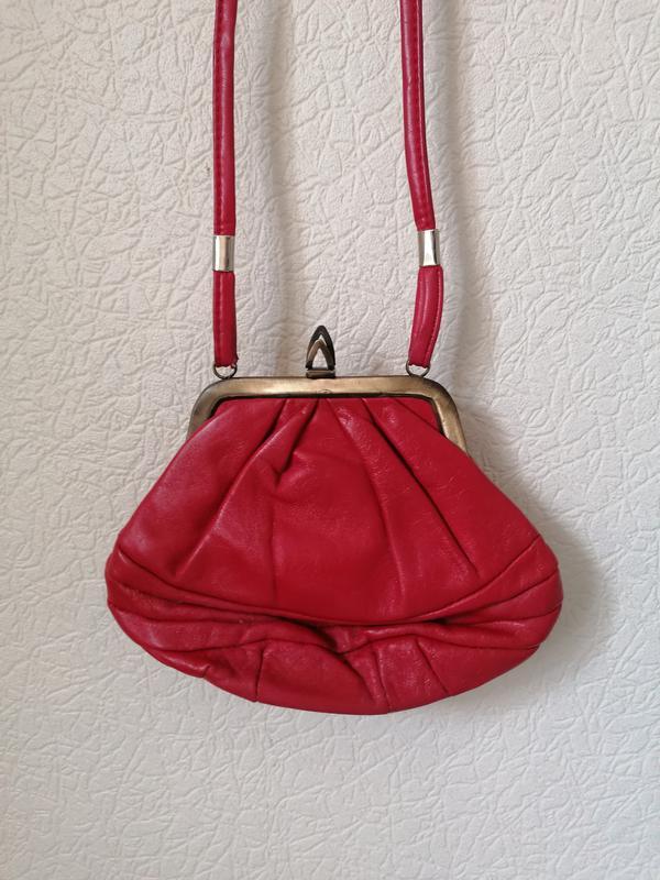 Маленькая кожаная красная винтажная сумочка