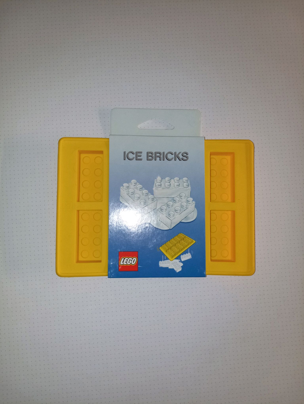 Силиконовая форма для льда в виде кубиков Лего.