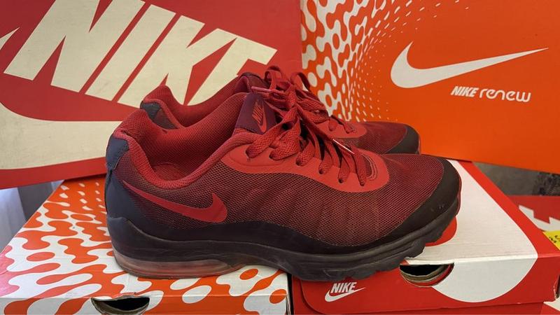 Nike air max invigor red shop and black