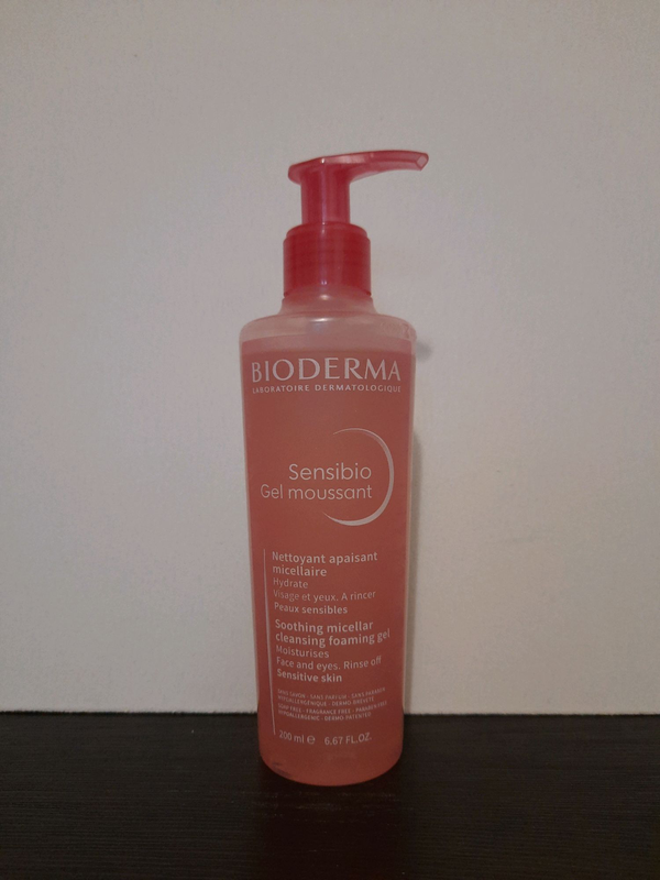 Биодерма гель для умывания. Bioderma Sensibio умывалка. Bioderma Sensibio Gel. Биодерма умывалка розовая. Bioderma Sensibio гель для умывания.