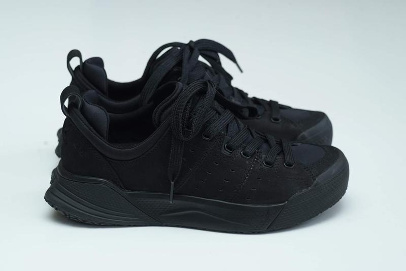 Кросівки жіночі від американського бренду deckers x lab в чорн... ціна