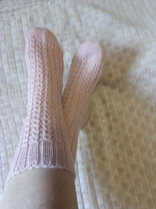 Вязаные ажурные носки ручной работы