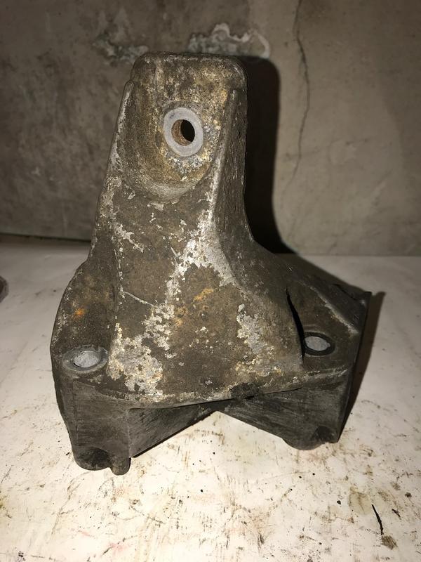 Кронштейн подушки двигателя левый Опель Вектра Б: цена 150 грн - купить ...