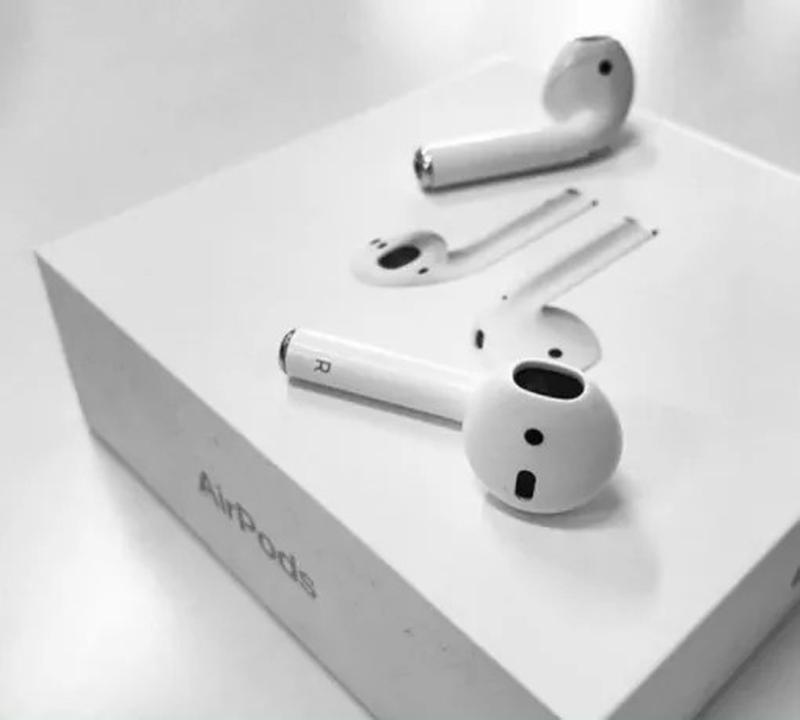 навушники бездротові apple airpods 2 with charging case mv7n2