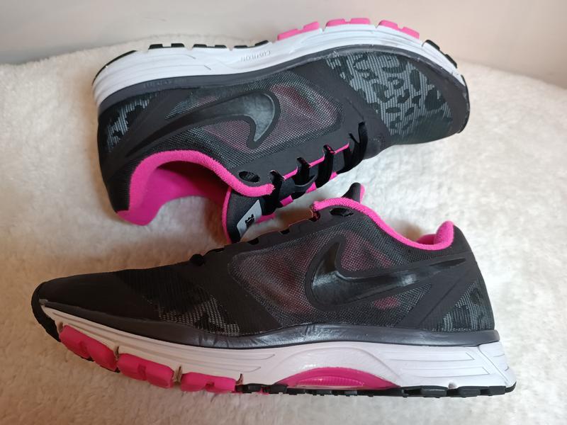 Wmns nike zoom store vomero 8