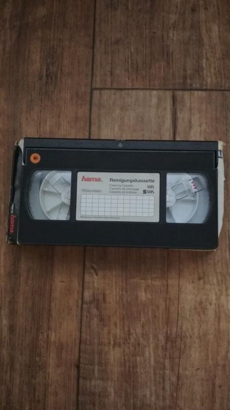 Cassette de nettoyage VHS avec liquide nettoyant Hama 44728