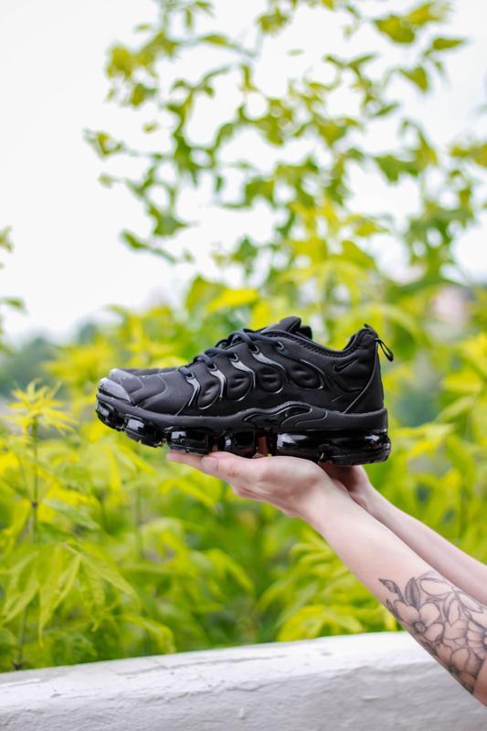 Nike black air store vapormax