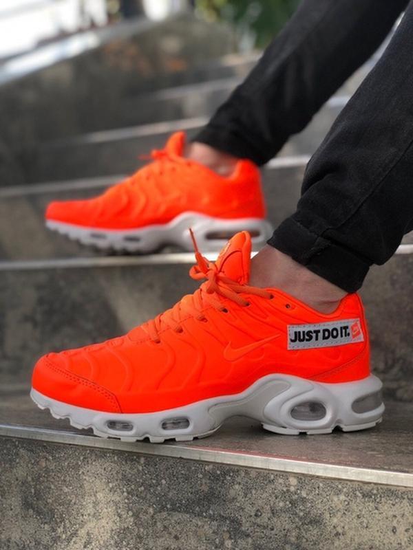 neon orange air max