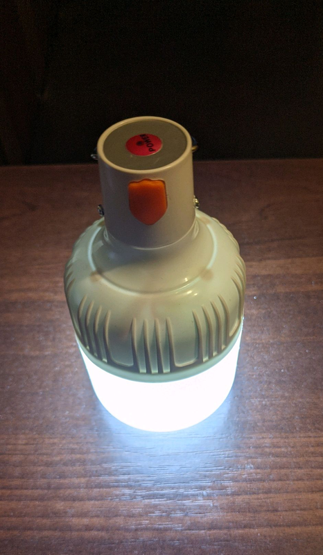 Новая LED лампочка на аккумуляторе с крючком, мощность 60 Вт: цена 200 ...