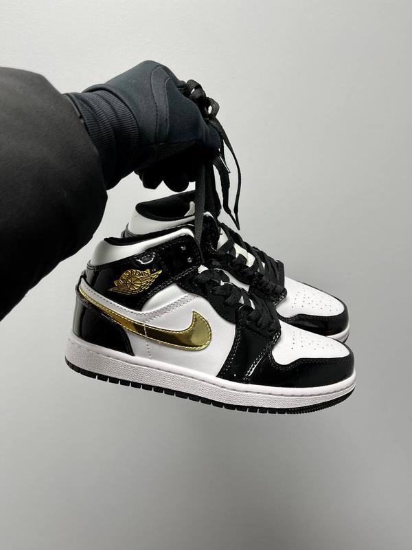 Jordan 1 mid patent sales black