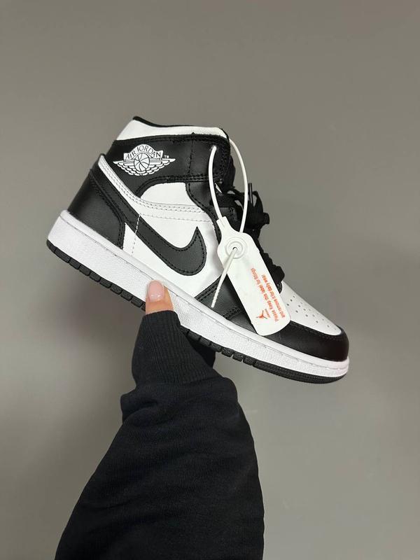 Retro air jordan 1 black best sale and white