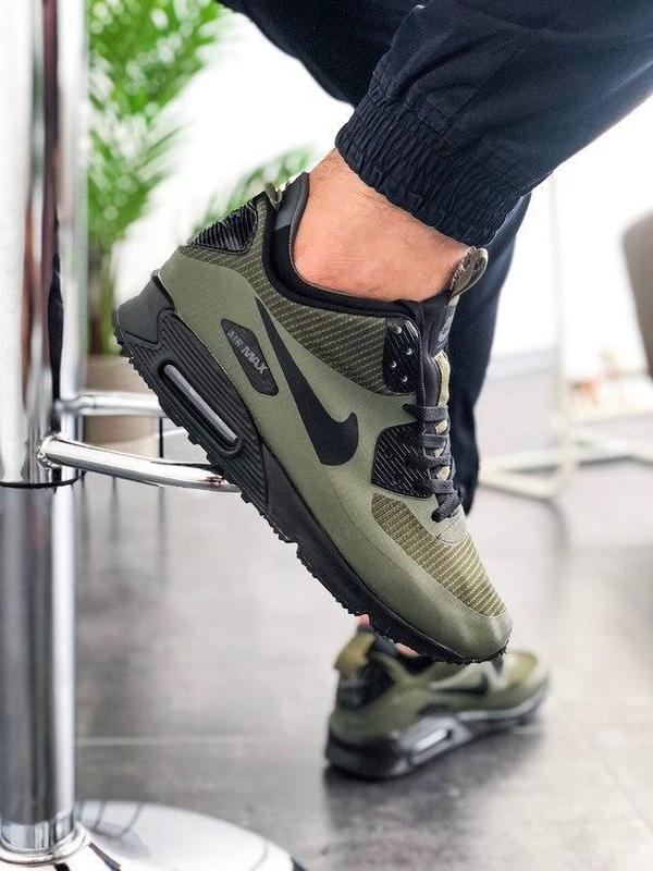 Nike store 95 mid