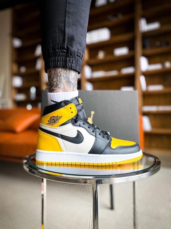 Black and store yellow jordan 1's