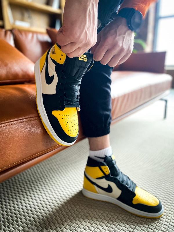 Yellow nike store air jordan 1