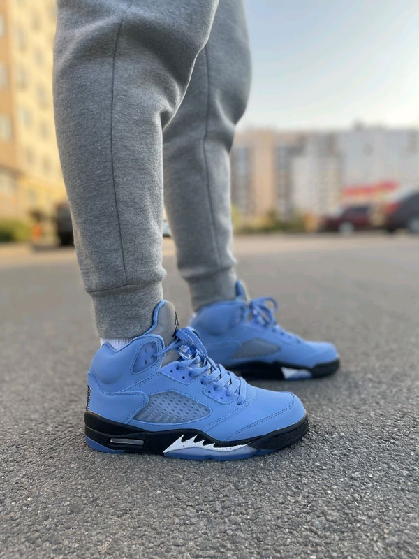 Blue jordans retro sales 5