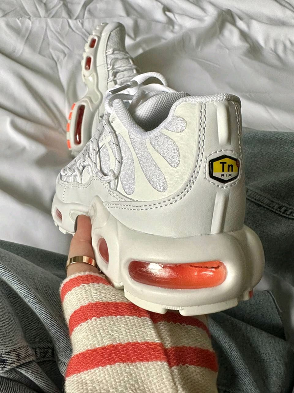 Nike air max plus best sale white orange