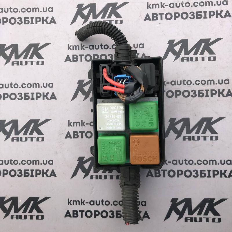 Блок запобіжників (електро підсилювача та блоку abs) Opel Combo C: цена ...