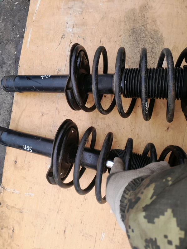 Пара передних стоек с пружинами Пежо 405 1988 год: цена 1600 грн ...