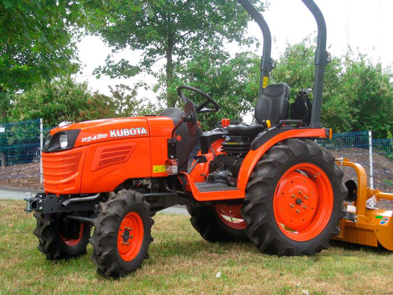 Минитрактор кубота. Минитрактор Kubota b2420. Минитрактор Kubota l4508. Мини-трактор Kubota b2420 4wd. Kubota b2420 с кабиной.