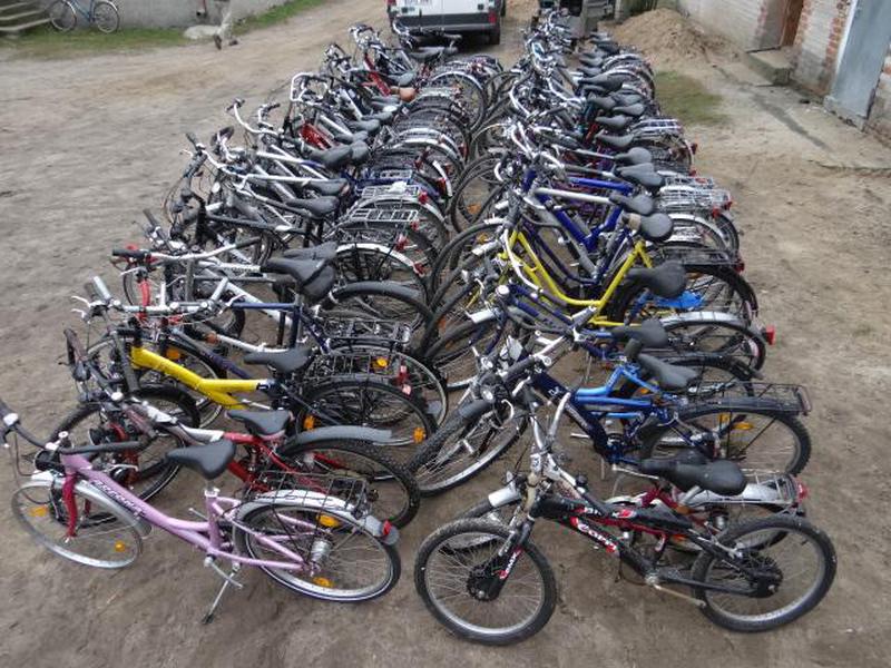 Много великов бу. Запчасти б у велосипеды. Велосипеды в японии. Ост велосипед. Велосипед б у.