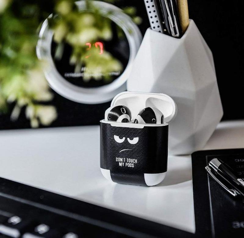 Наклейка на наушники airpods чтобы не пачкались