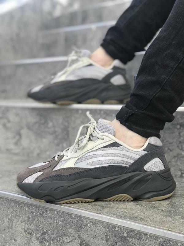 yeezy boost 700 kiwi