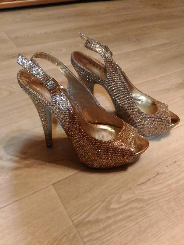 Золотистые вечерние босоножки туфли, размер 38- 38,5 обмен