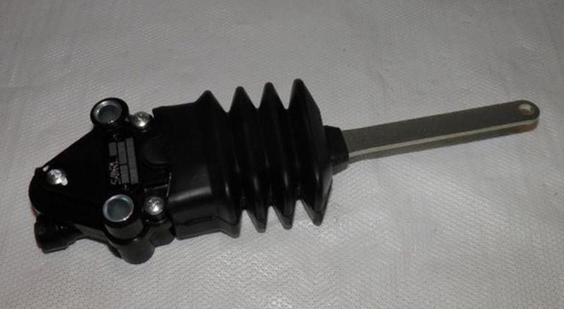 Кран уровня пола кабины рено магнум передний. Уровень пола кабины. Кран уровня кабины рено премиум. Кран уровня пола кабины 12бар. Кран уровня пола кабины ман тга.