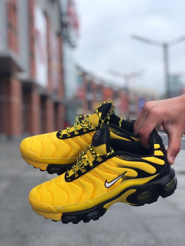 yellow nike tns