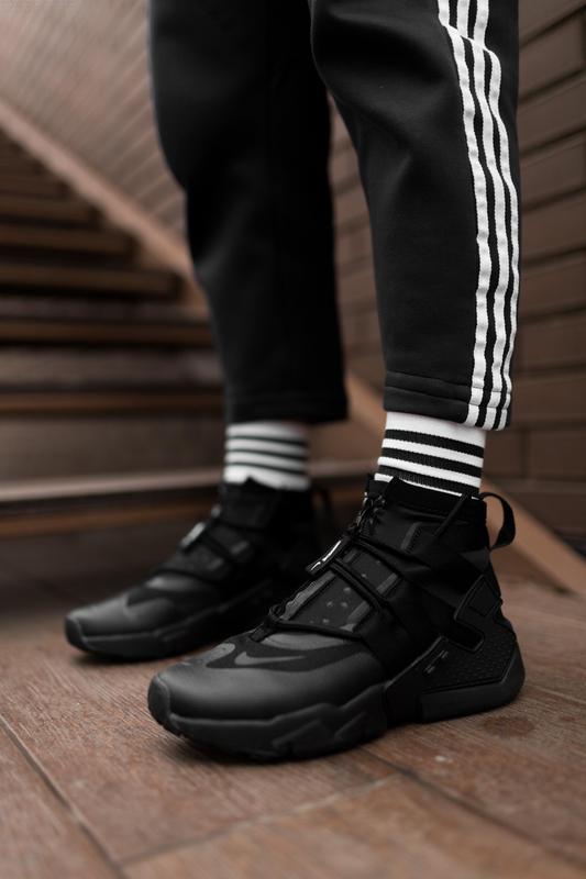 huarache gripp triple black
