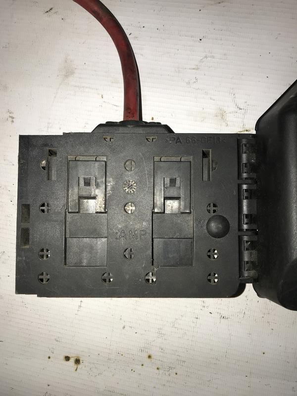 Блок предохранителей и реле (под капотом Опель Омега Б GM90563315 ...