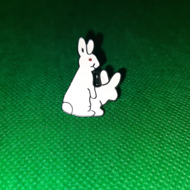 Пин pin значок металлический любимые кролики